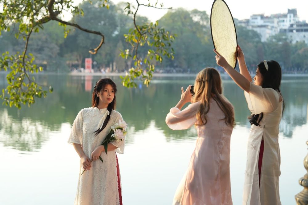 young women in ao dai